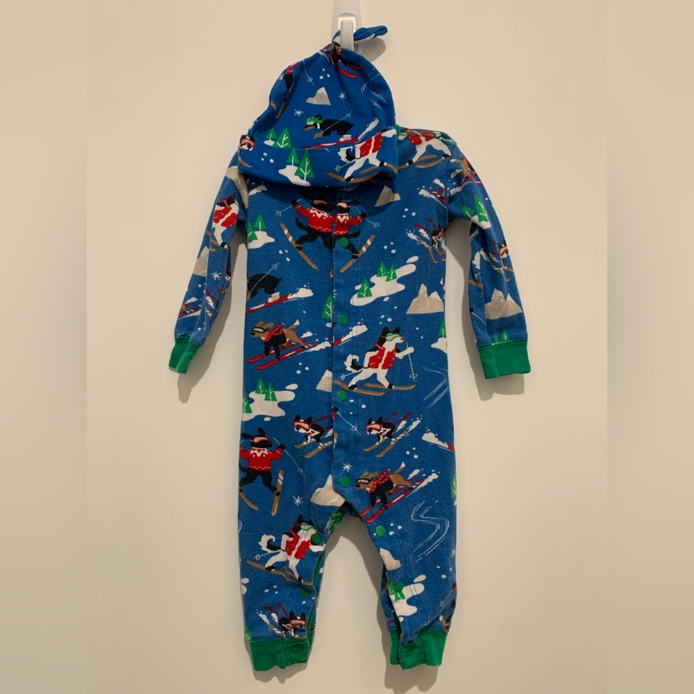 Little Blue House long sleeve onesie with matching hat. Size 6-12 months.